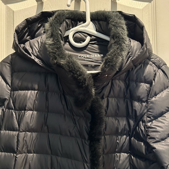 Cole Hahn black puffer jacket size M. Like new. - Picture 3 of 4